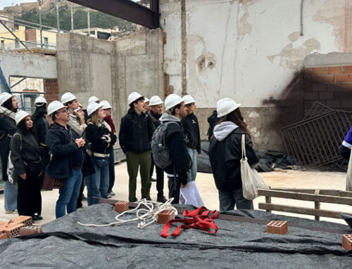Estudiantes de Arquitectura de la Universidad de Lyon visitan las obras de rehabilitación de la Casa de la Misericordia en Alicante
