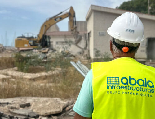 Comienzan las obras de rehabilitación del edificio de la Fábrica de Hielo con el derribo del Grupo de Empresas de las Salinas